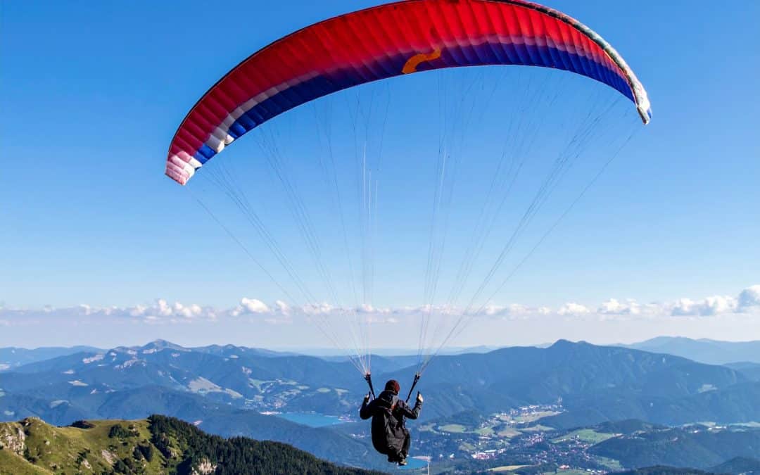 Les meilleurs spots de parapente en France pour chaque saison : les recommandations LocaWings