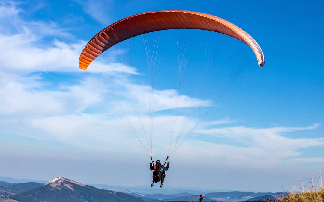 Comment bien choisir sa première voile de parapente : guide complet pour débutants par LocaWings